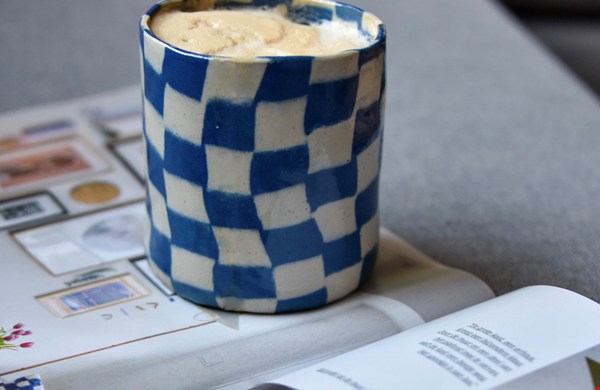 Mok schaakmat blauw