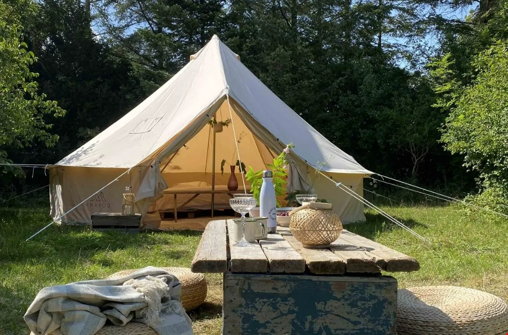 Canvas tent bij Littlest Camp op Langeland tussen bos en strand in Denemarken