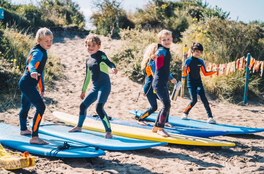 Gezinnen kamperen in de duinen bij Surfana Family Camp in Bloemendaal