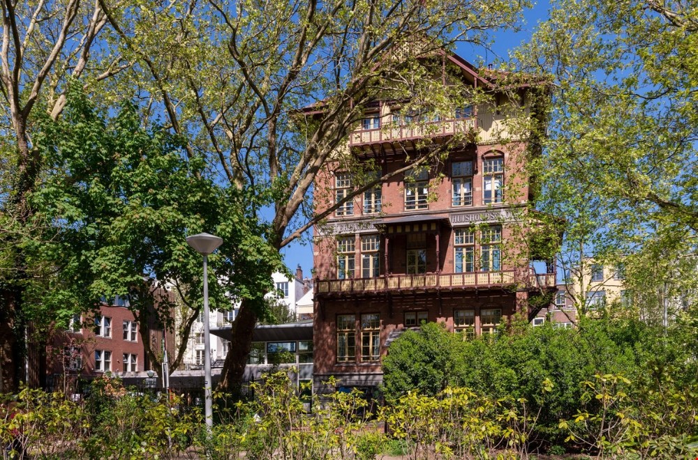 Betaalbaar overnachten aan het Vondelpark in Amsterdam, vlak bij het Museumplein en de leukste winkelstraten.