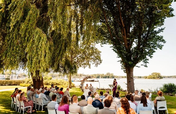 Trouwen aan het water? Deze romantische trouwlocatie bij Groningen wil je zien
