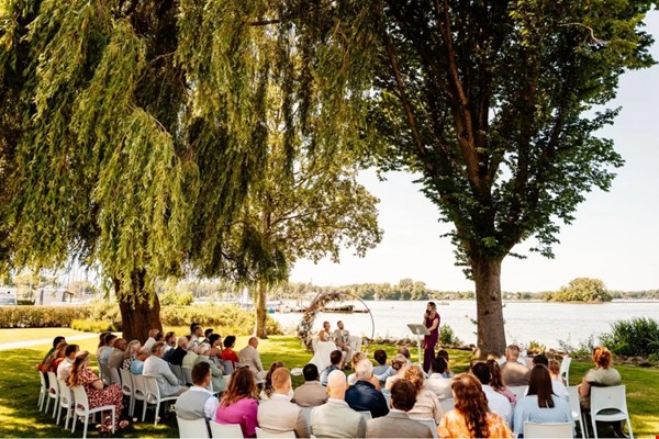 Trouwen aan het water? Deze romantische trouwlocatie bij Groningen wil je zien