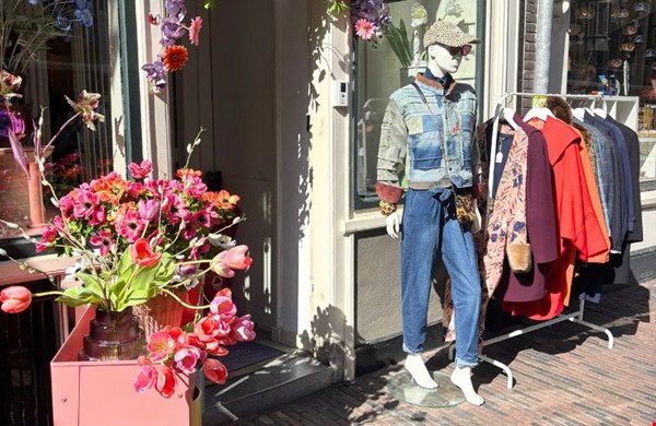 Van pre-loved fashion...