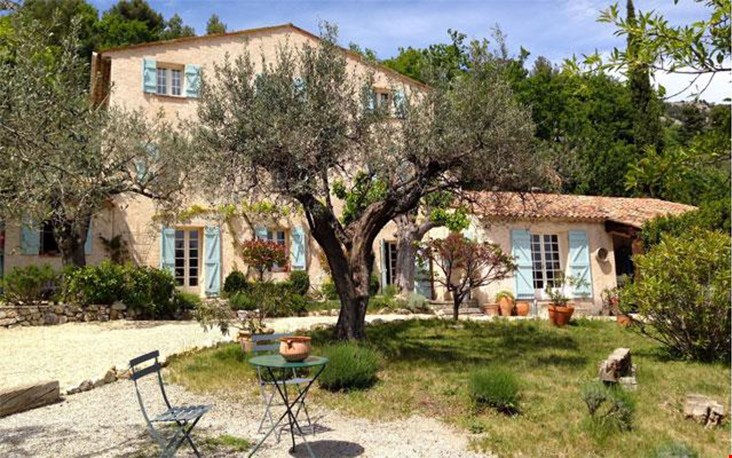 Zo'n typische Franse villa met zwembad... Zo'n typische Franse villa met zwembad...