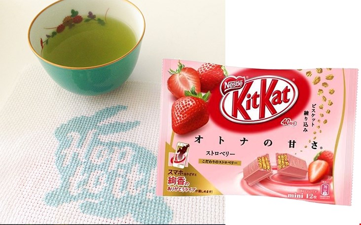 Een warm welkom bij Jet en Ingrid: een kopje groene (Japanse natuurlijk) thee met ... een Japanse Kitkat!