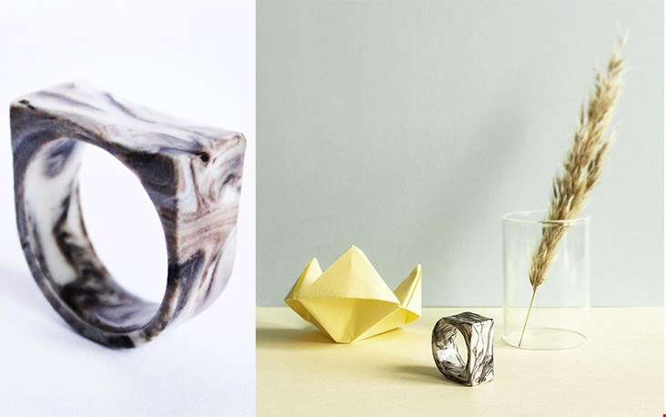 De ringen uit de MARBLE COLLECTION zijn stuk voor stuk uniek door het gevarieerde kleuren patroon. De ringen uit de MARBLE COLLECTION zijn stuk voor stuk uniek door het gevarieerde kleuren patroon.