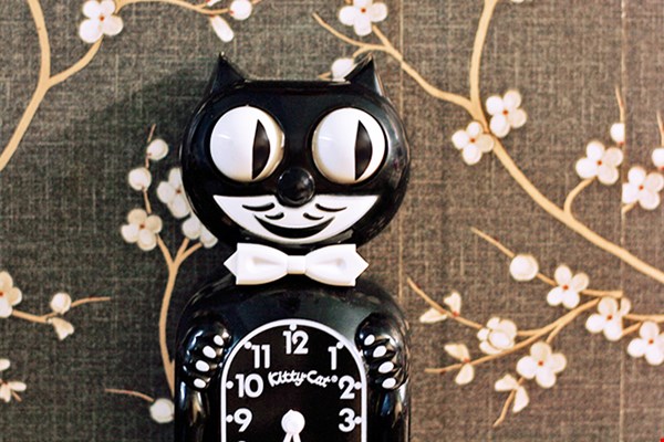 (her)ontdekt: de art deco Kit-Cat Clock uit Amerika met bewegende ogen en swingende staart! (her)ontdekt: de art deco Kit-Cat Clock uit Amerika met bewegende ogen en swingende staart!