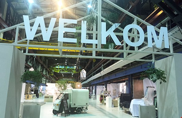 Vanaf morgen gaan de deuren open, vandaag (donderdag) dus opbouwen! Vanaf morgen gaan de deuren open, vandaag (donderdag) dus opbouwen!