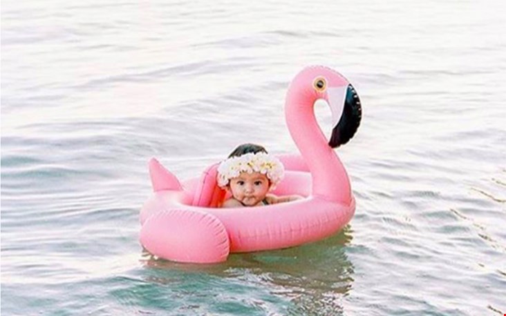 De zomerhit: een opblaasflamingo (voor je baby!) De zomerhit: een opblaasflamingo (voor je baby!)