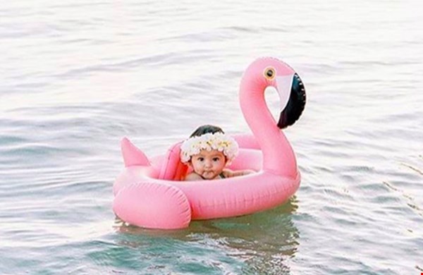 De zomerhit: een opblaasflamingo (voor je baby!) De zomerhit: een opblaasflamingo (voor je baby!)