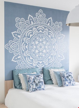 ...of wit op een gekleurde muur ...of wit op een gekleurde muur