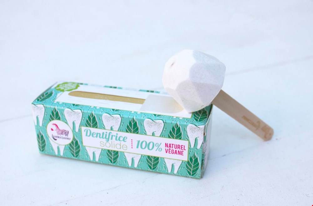 Tandpasta op een blokje Tandpasta op een blokje