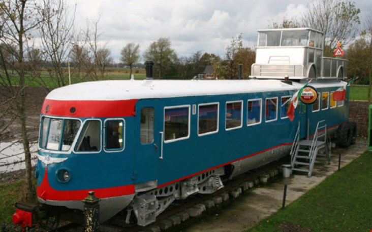 Slapen in een tram! Slapen in een tram!