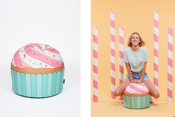 Yummie: cupcake poef in blauw... Yummie: cupcake poef in blauw...