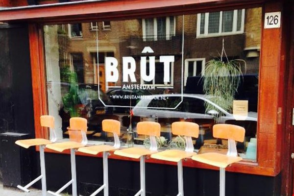 De winkel in de Witte de Withstraat De winkel in de Witte de Withstraat