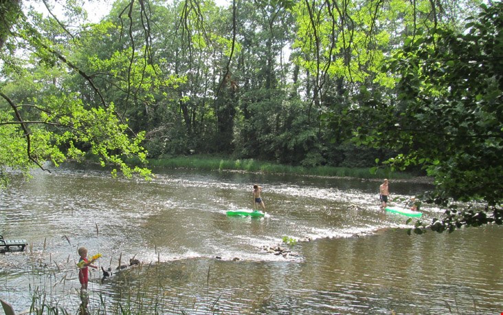 Leuk, aan een riviertje Leuk, aan een riviertje