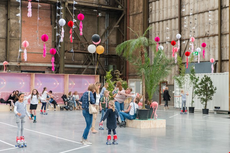 Disco rolschaatsen! Disco rolschaatsen!