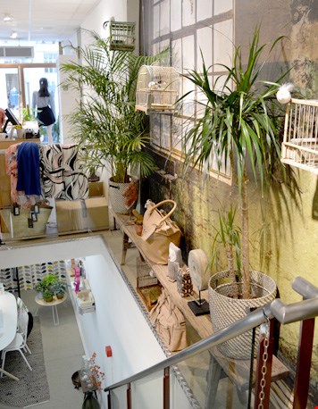 Boven de winkel, beneden de webshop Boven de winkel, beneden de webshop