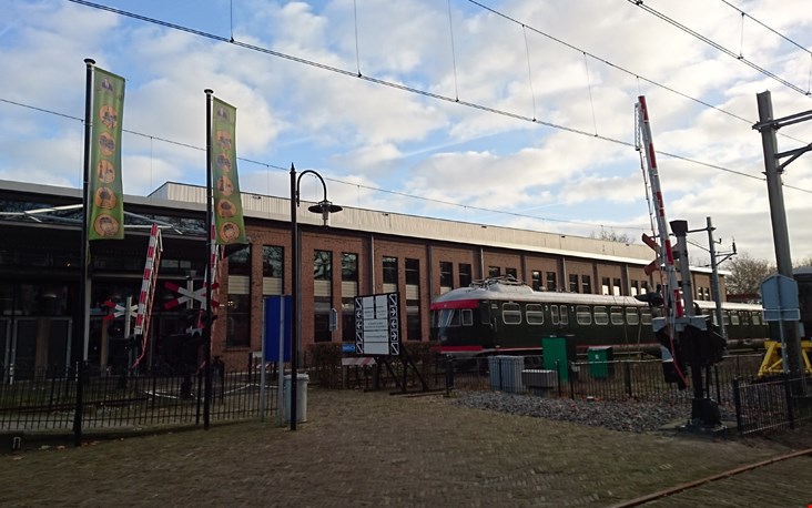 Hier loop je het hoofdgebouw binnen Hier loop je het hoofdgebouw binnen