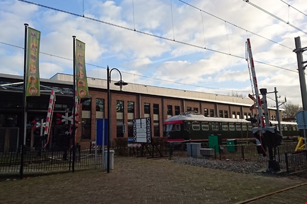 Hier loop je het hoofdgebouw binnen Hier loop je het hoofdgebouw binnen