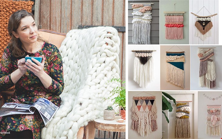 Renate; nu nog relaxed zittend op één van de 'met de armen gebreide' plaids. Straks druk met het geven van workshops! Renate; nu nog relaxed zittend op één van de 'met de armen gebreide' plaids. Straks druk met het geven van workshops!