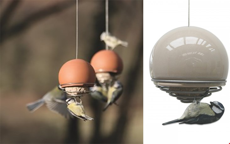 De Birdball™ Belle vogelpicnick is een leuke tuin eyecatcher De Birdball™ Belle vogelpicnick is een leuke tuin eyecatcher