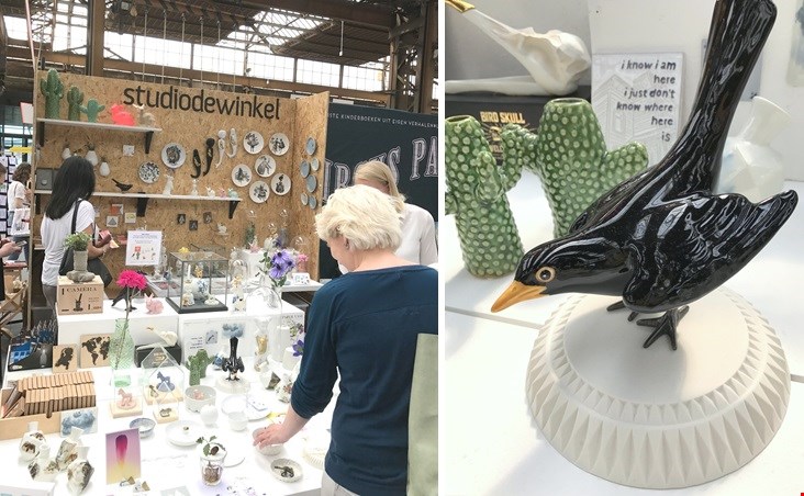 Rechts op de foto, de merel op het omgekeerde bordje van Lenneke Wispelwey Rechts op de foto, de merel op het omgekeerde bordje van Lenneke Wispelwey