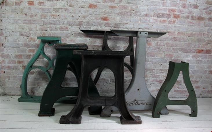 Mooie partij machine onderstellen, leuk als werktafel onderstel Mooie partij machine onderstellen, leuk als werktafel onderstel
