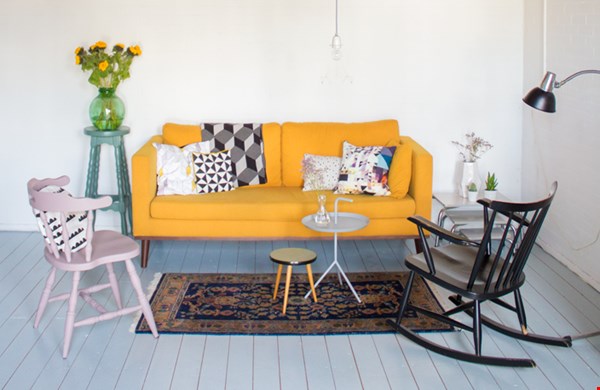 Mijn okergele bank Mijn okergele bank