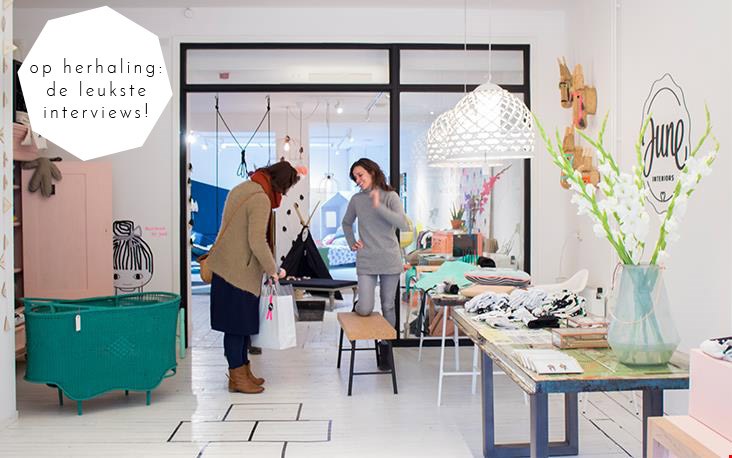 Bij binnenkomst staat Berinda net een klant te helpen Bij binnenkomst staat Berinda net een klant te helpen