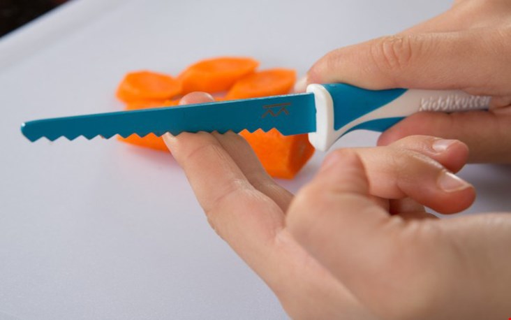 Het snijdt alles behalve in je handen! Het snijdt alles behalve in je handen!